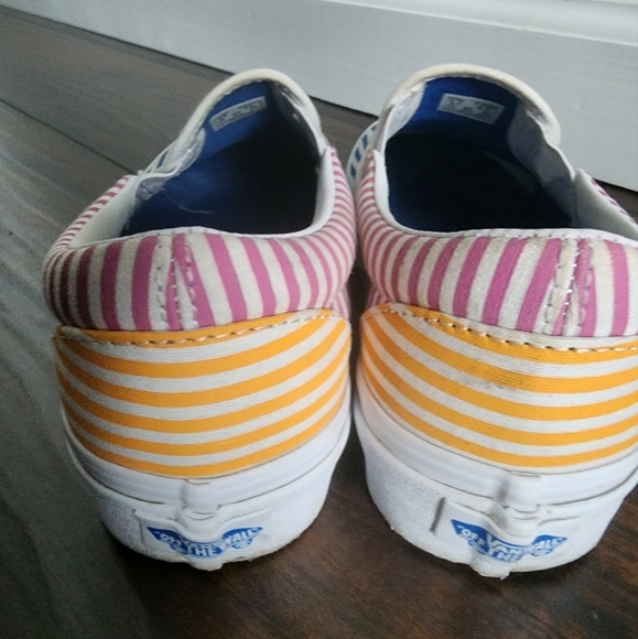 Vans - Picture 2 of 4